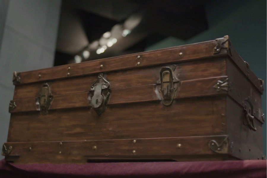 樟木书箱寄哀思