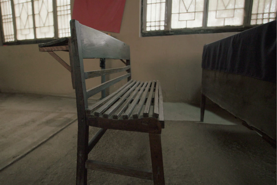 长条椅背后的“赶考”故事