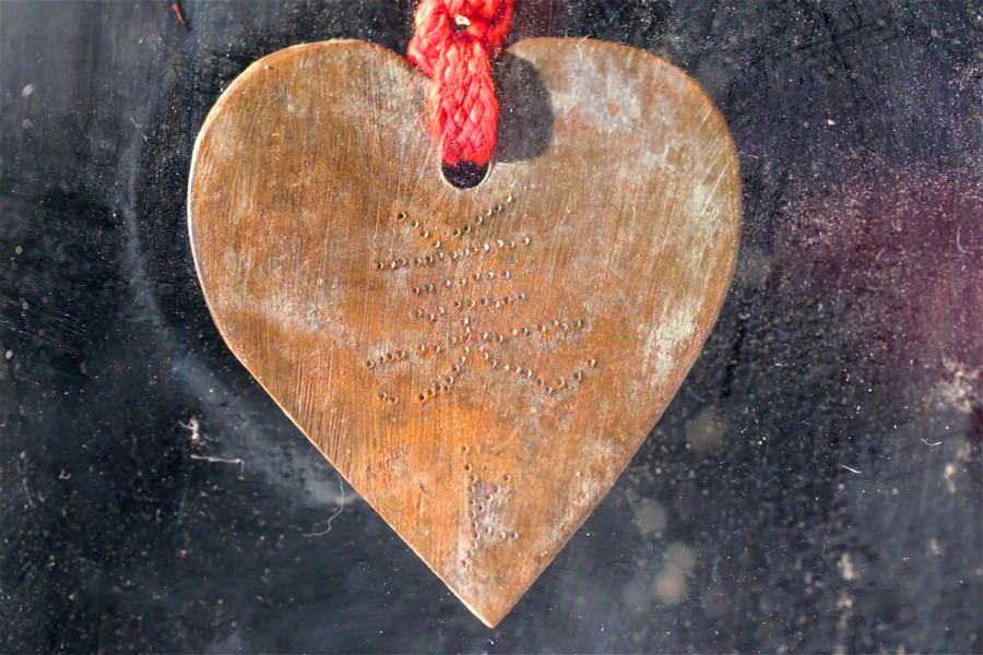 革命烈士在狱中磨制的铜心