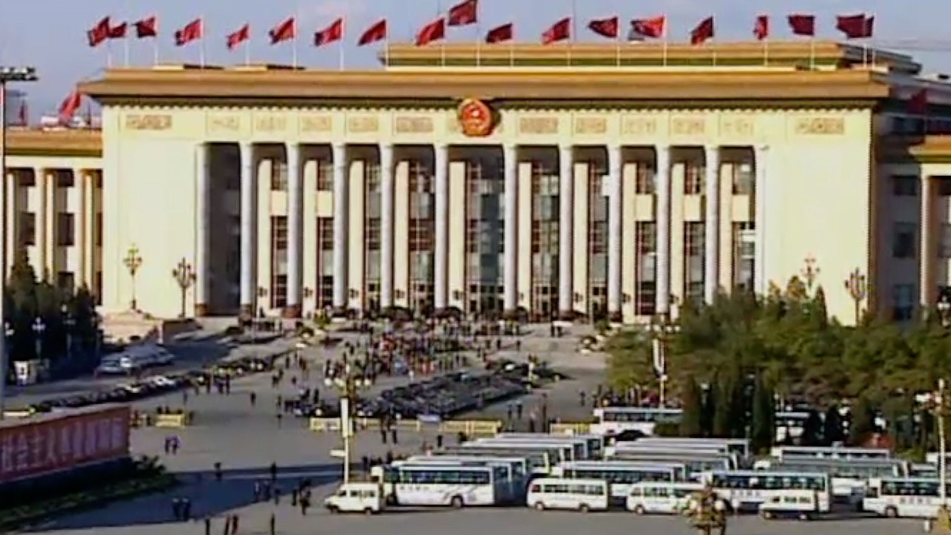 十六大将“三个代表”重要思想确立为党的指导思想